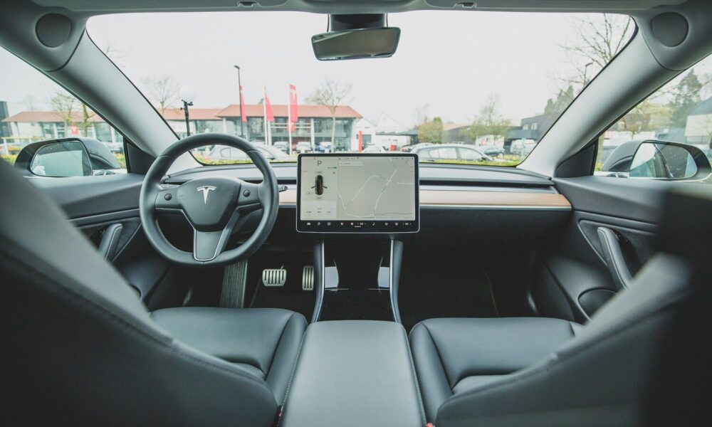 Elon Musk et son sondage controversé font fuir les clients de Tesla