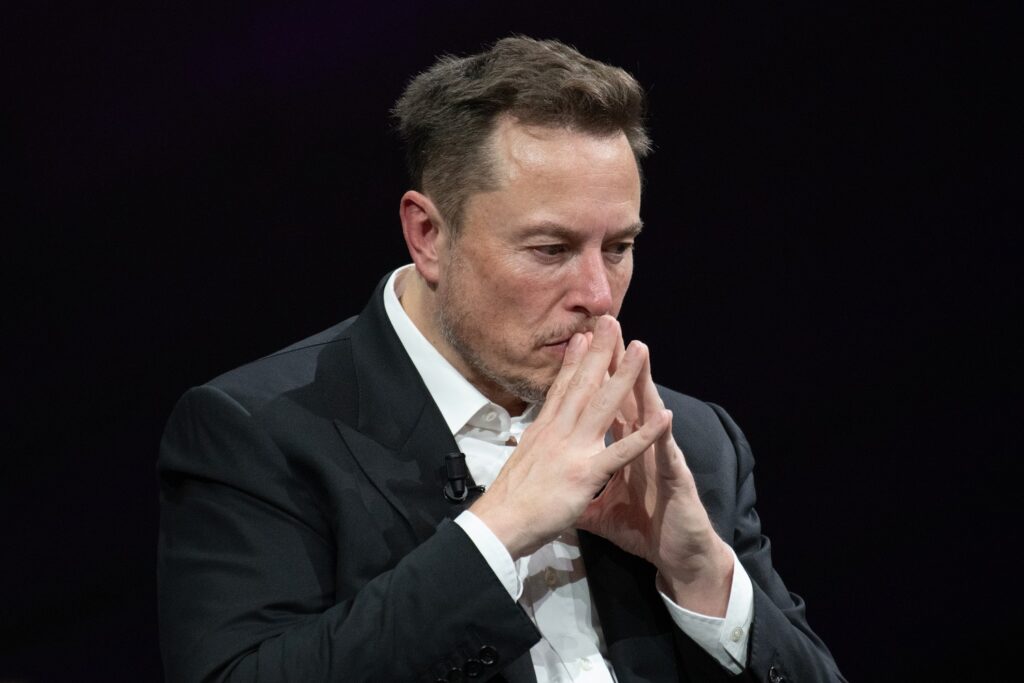 Tesla chute : dirigeants et frère d'Elon Musk vendent massivement leurs actions !