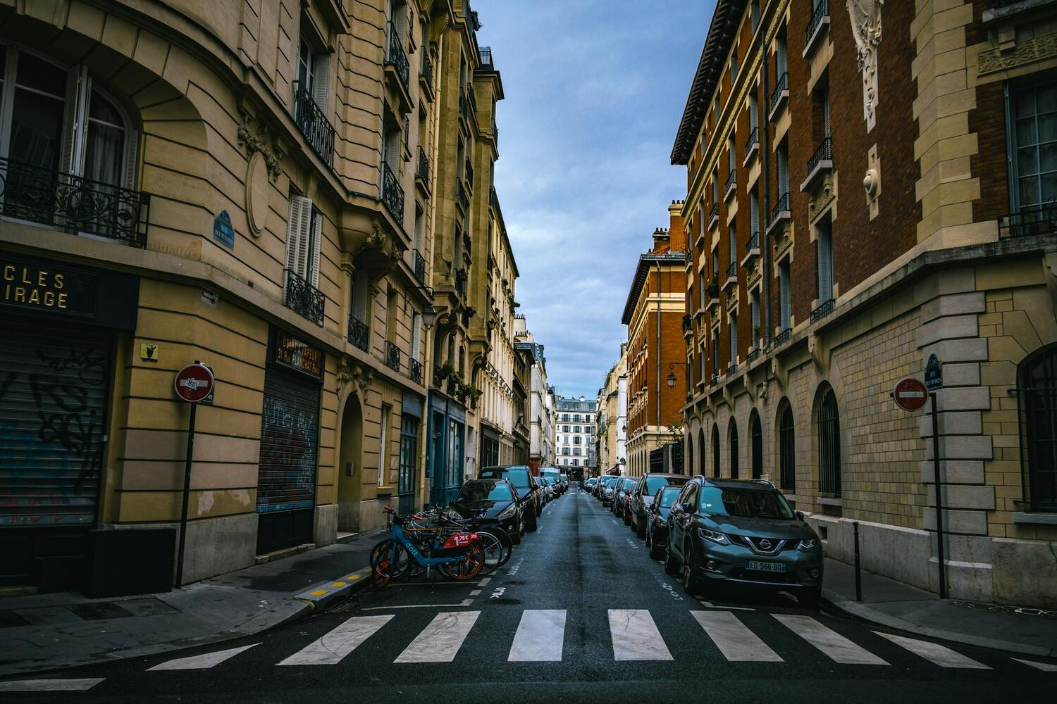 Un Parisien évite illégalement le stationnement payant avec une astuce folle pexels rafeeque kodungookaran 374579689 18755928 1