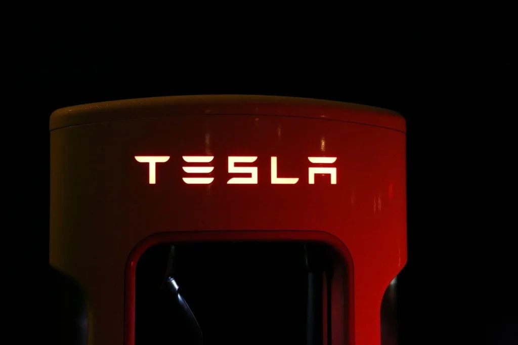 Le réseau de Superchargeurs représentait une oasis de tranquillité dans le désert de l'infrastructure électrique