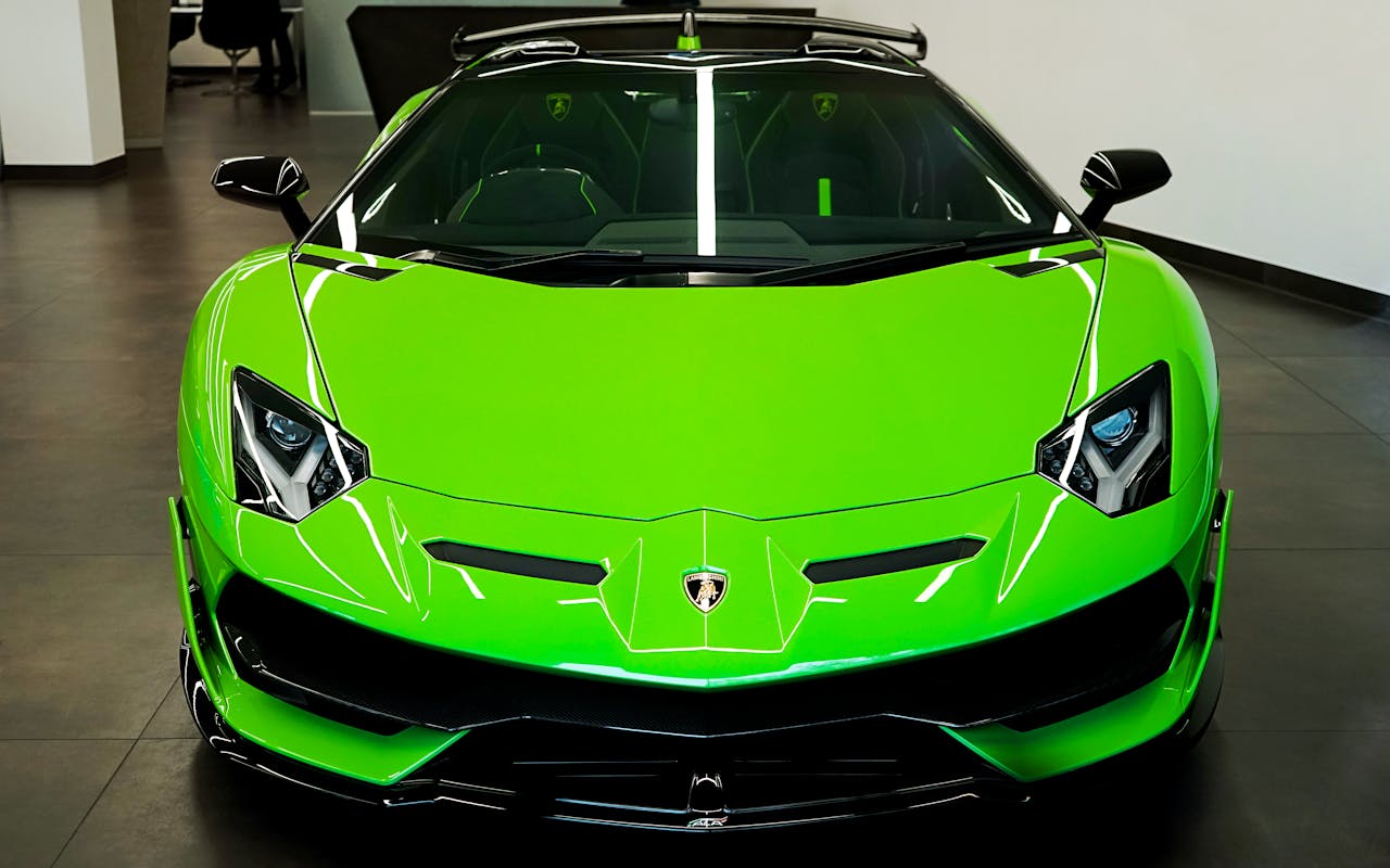 Ferrari vs Dacia : le fossé salarial qui bouleverse l'automobile Le panorama du salaire des mécaniciens de voitures de luxe en France