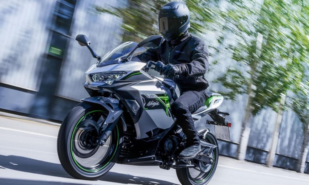Kawasaki: Motos Électriques et Hybrides à Prix Réduits - Offres Spéciales