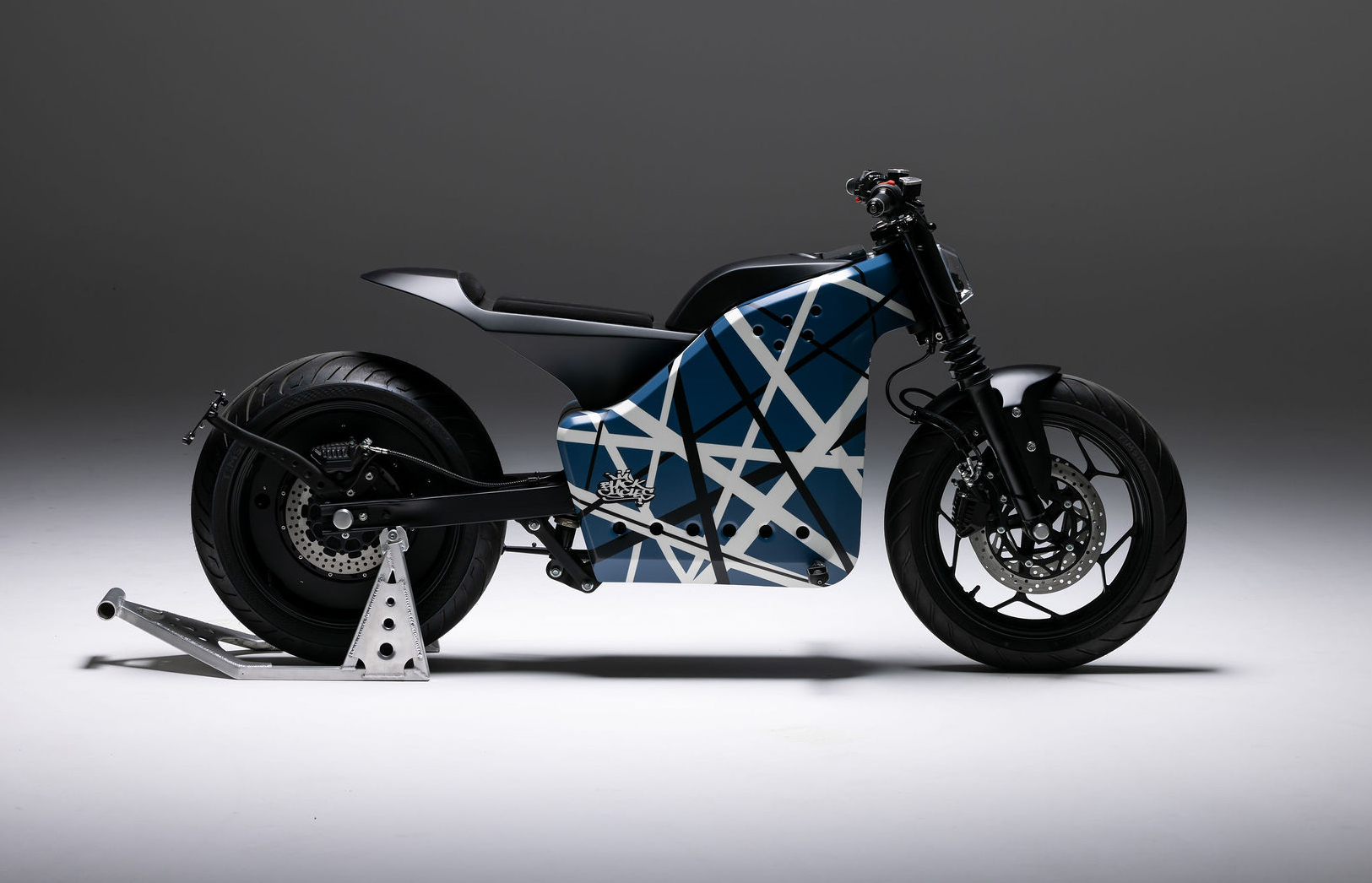 Le Street Tracker de Black Cycles : une moto électrique transformée Le Street Tracker de Black Cycles : une moto électrique transformée