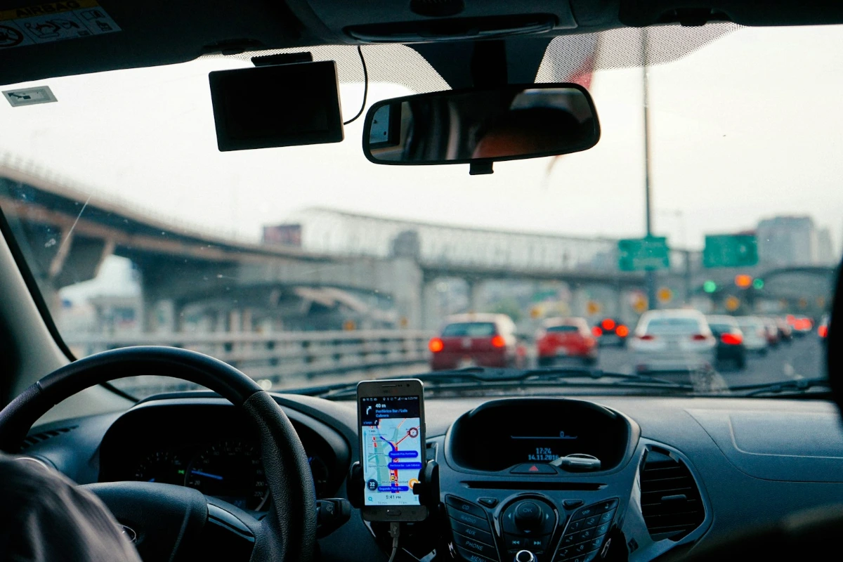 Fraude à l'assurance VTC : comment certains chauffeurs mettent en danger leurs passagers Un chauffeur Vtc qui se rends à l'aéroport sans assurance professionnelle