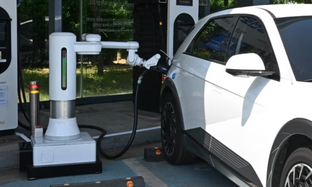 Hyundai: un robot autonome pour recharger les voitures électriques