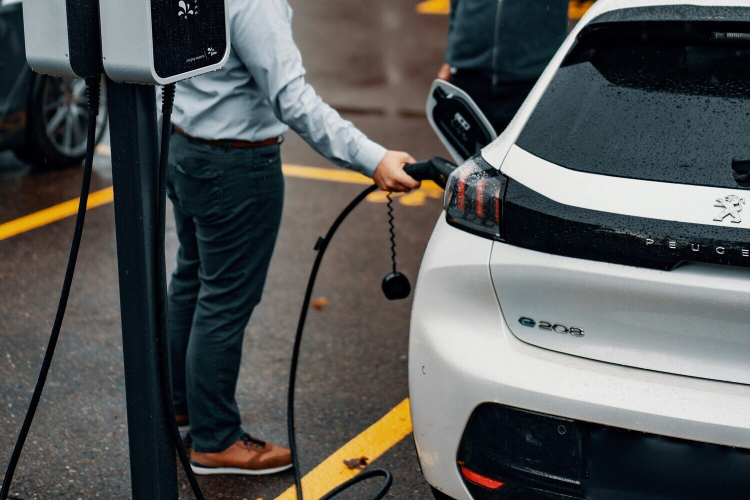 La voiture électrique : son avènement est-il aussi inévitable qu'annoncé ? La voiture électrique : son avènement est-il aussi inévitable qu'annoncé ?