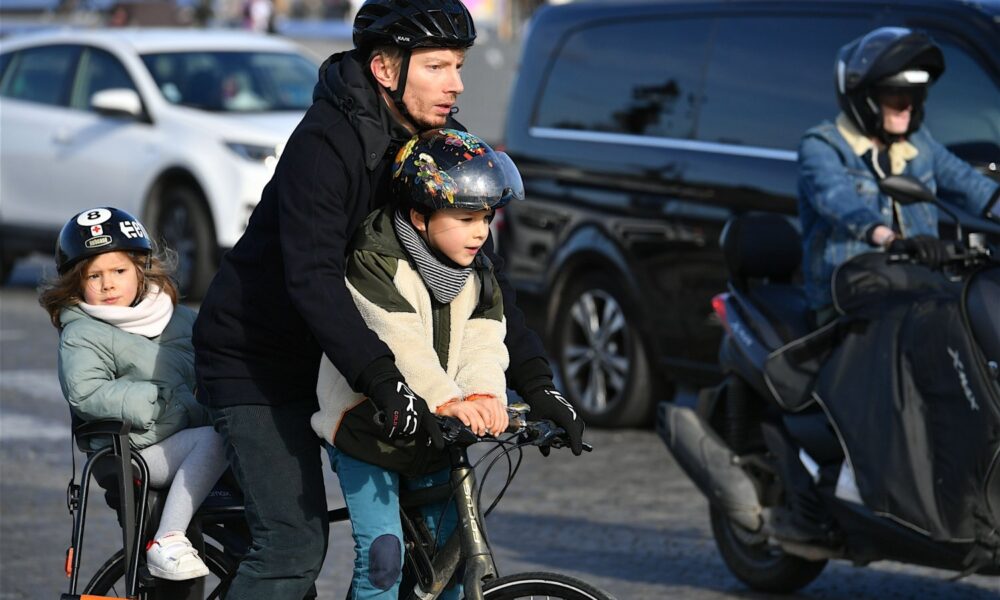 Paris: Ville sécurisée pour enfants grâce à son réseau de pistes cyclables