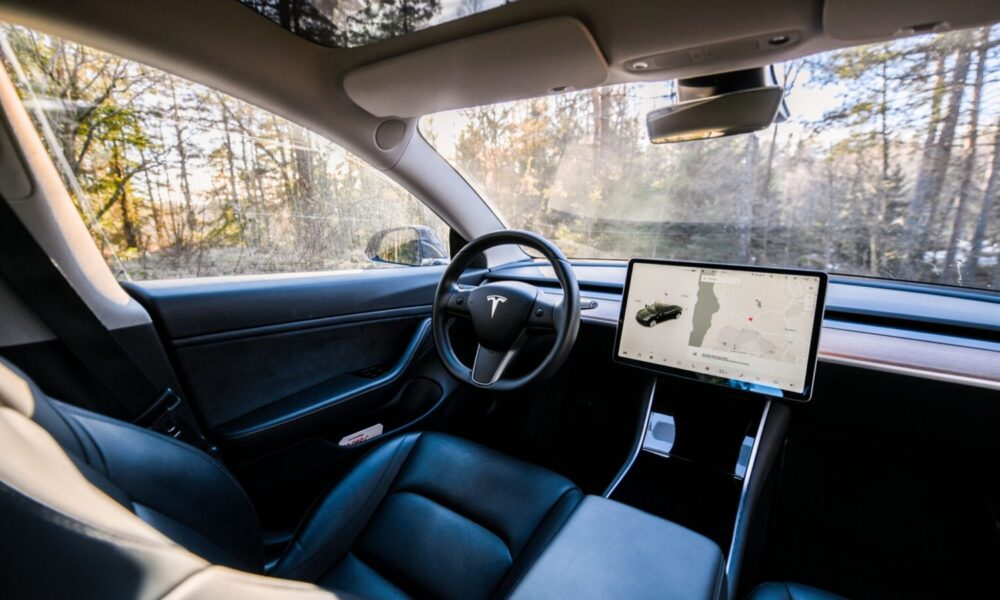 "Premiers robotaxis Tesla sans conducteur" : une révolution imminente