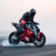 Repenser les Longs Trajets : Voyager en Moto Électrique