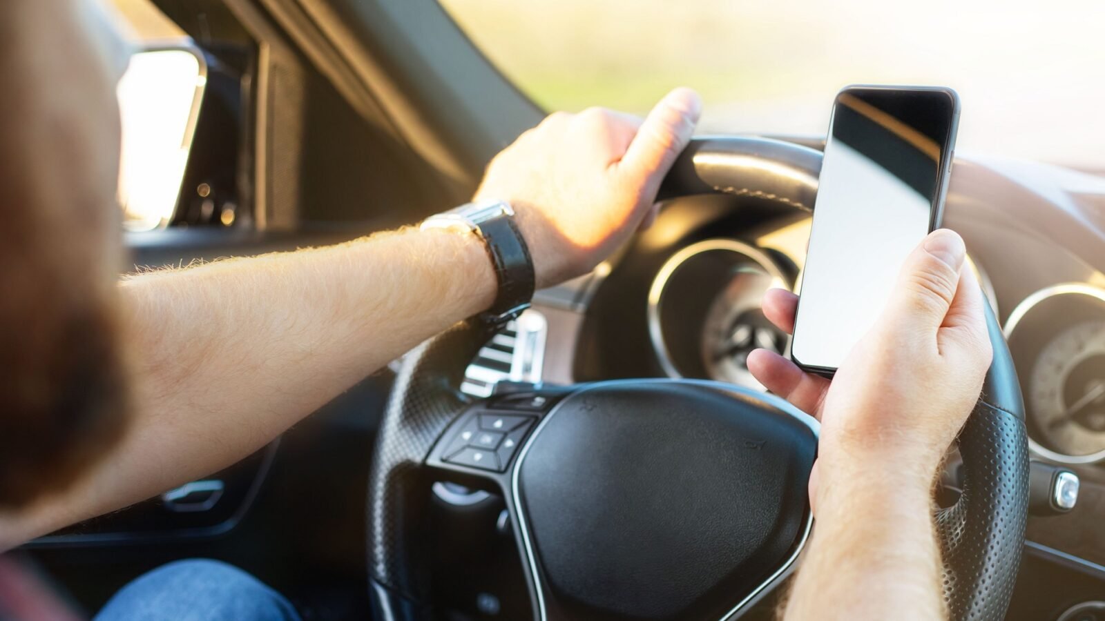 Smartphone au volant: chercheurs découvrent l'arme ultime pour l'éliminer Smartphone au volant: chercheurs découvrent l'arme ultime pour l'éliminer