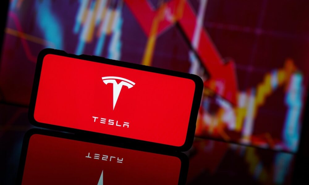 Tesla: Comment sa présidente s'enrichit secrètement malgré l'effondrement boursier