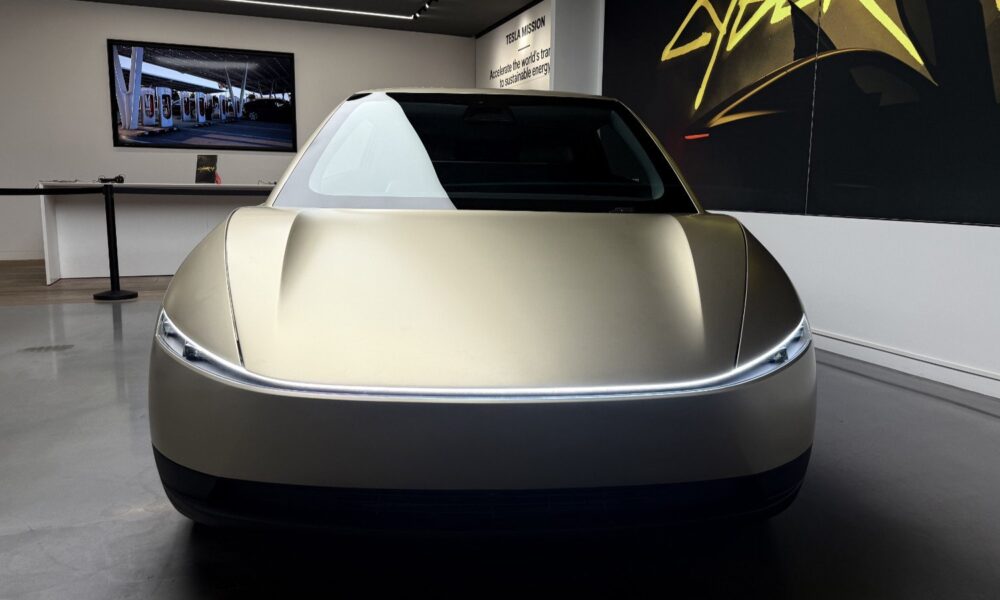 Tesla frappé d'interdiction d'utilisation de deux marques: un coup dur