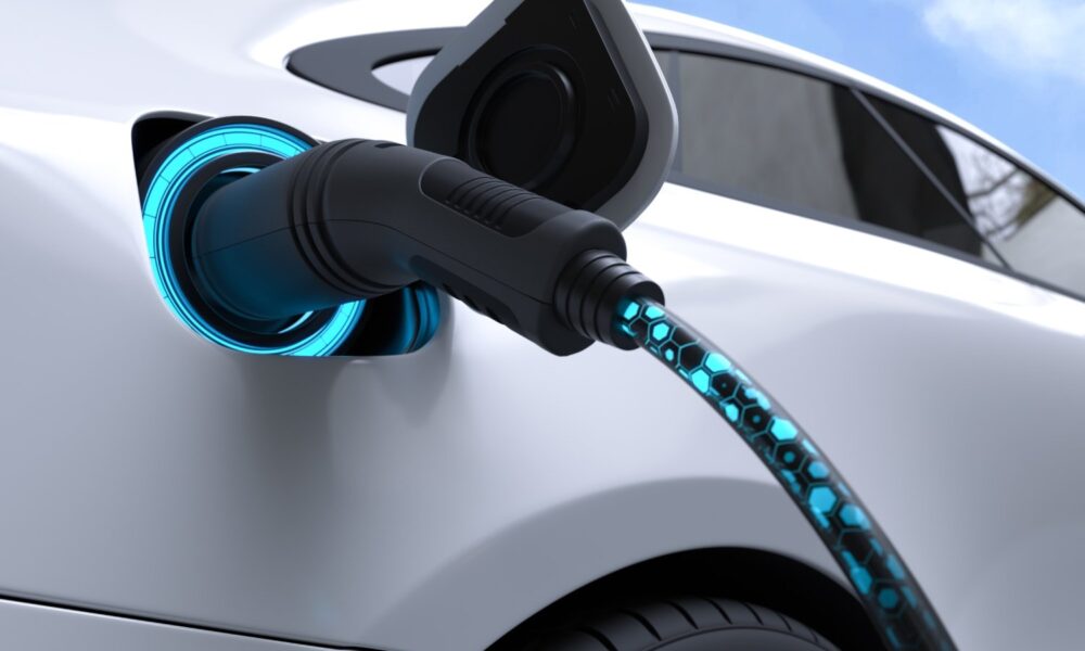 Voitures électriques : économies massives grâce aux heures super creuses