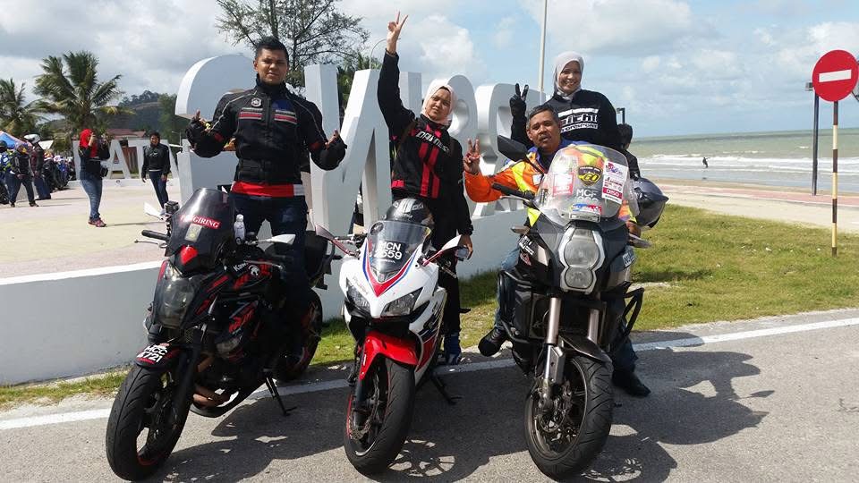 Photo de famille en moto