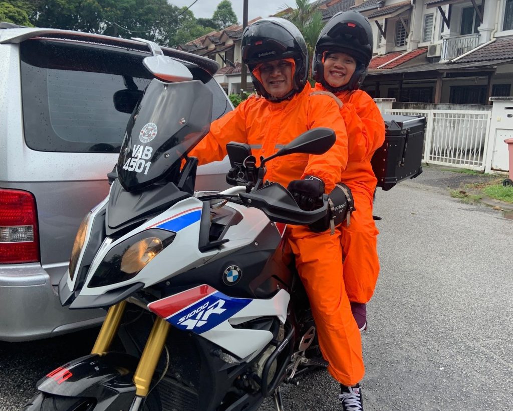 Photo de la famille en moto