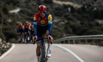 Aleix Espargaró jongle entre sport automobile et cyclisme professionnel