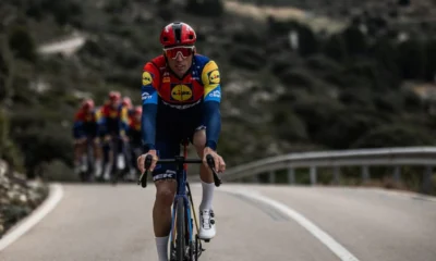 Aleix Espargaró jongle entre sport automobile et cyclisme professionnel