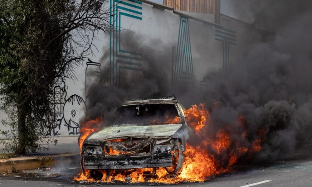 Attaques contre les robotaxis Waymo à LA : la vérité derrière les incendies