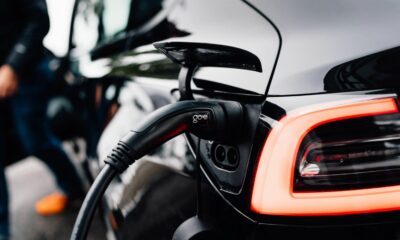 Coût de recharge pour 100 km en voiture électrique en 2025 : analyse