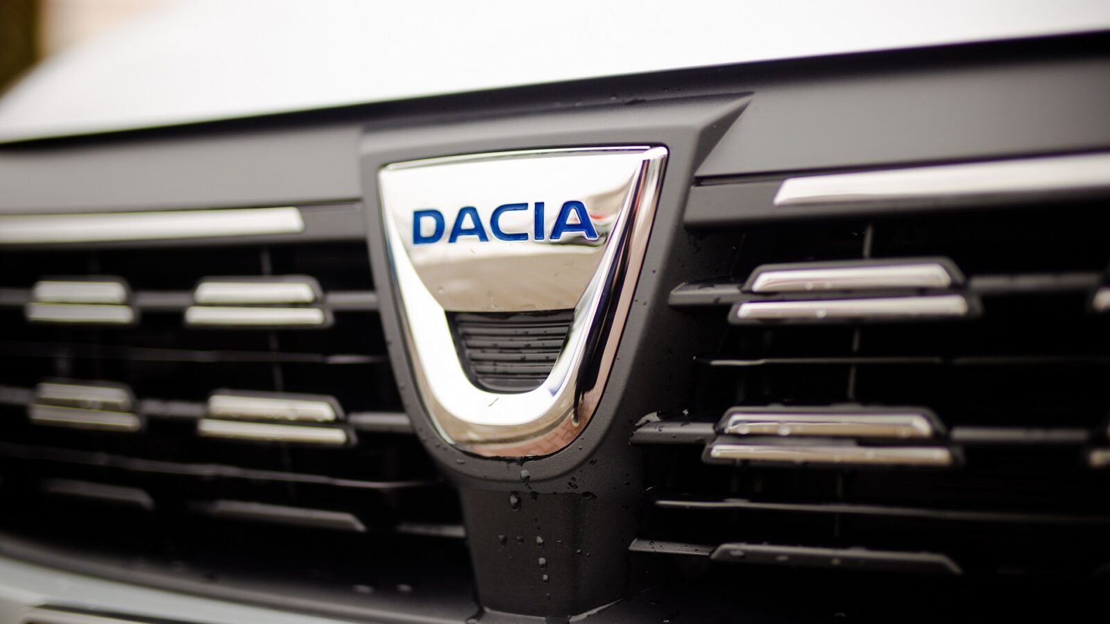 Dacia rend le rêve d'une voiture électrique à moins de 15 000€ plus concret Dacia rend le rêve d'une voiture électrique à moins de 15 000€ plus concret