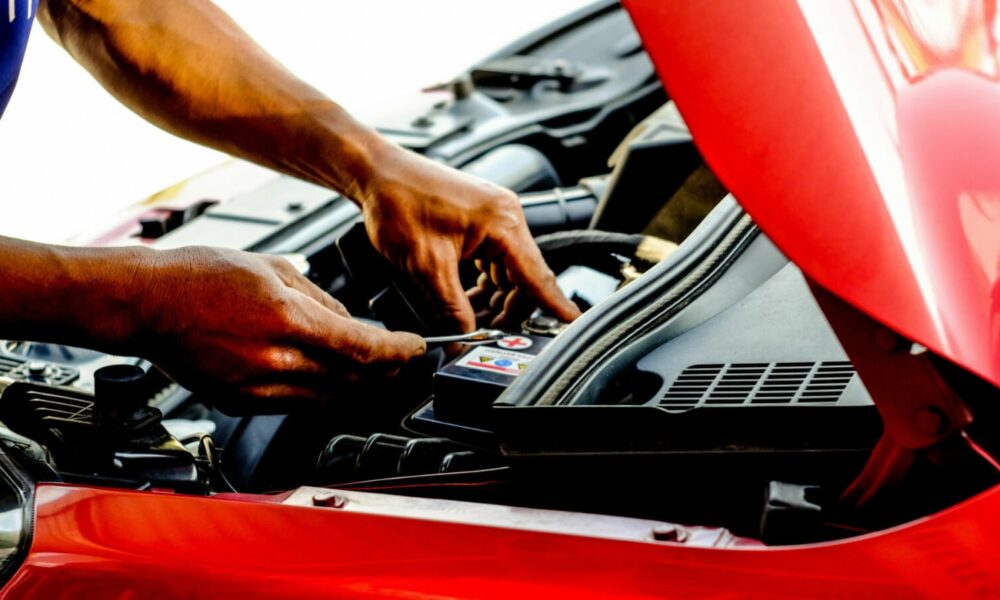 Le vrai coût de l'entretien auto en France : jusqu'à 1 800 € annuels