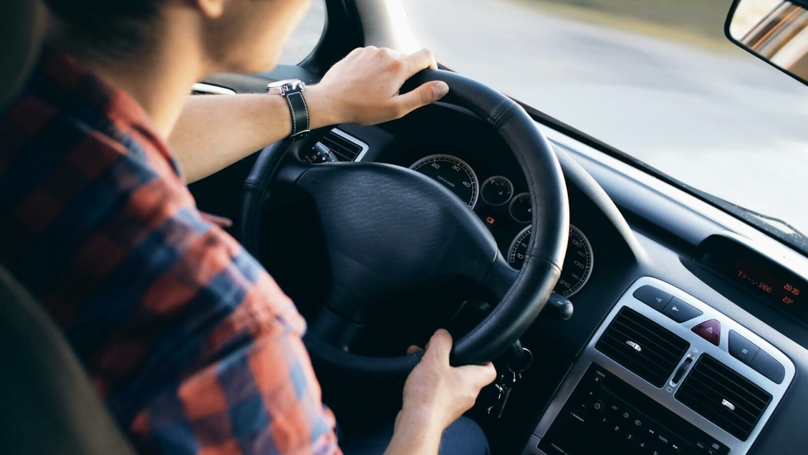 Les Français boudent la voiture : 50% abandonnent le volant, pourquoi ? Les Français boudent la voiture : 50% abandonnent le volant, pourquoi ?