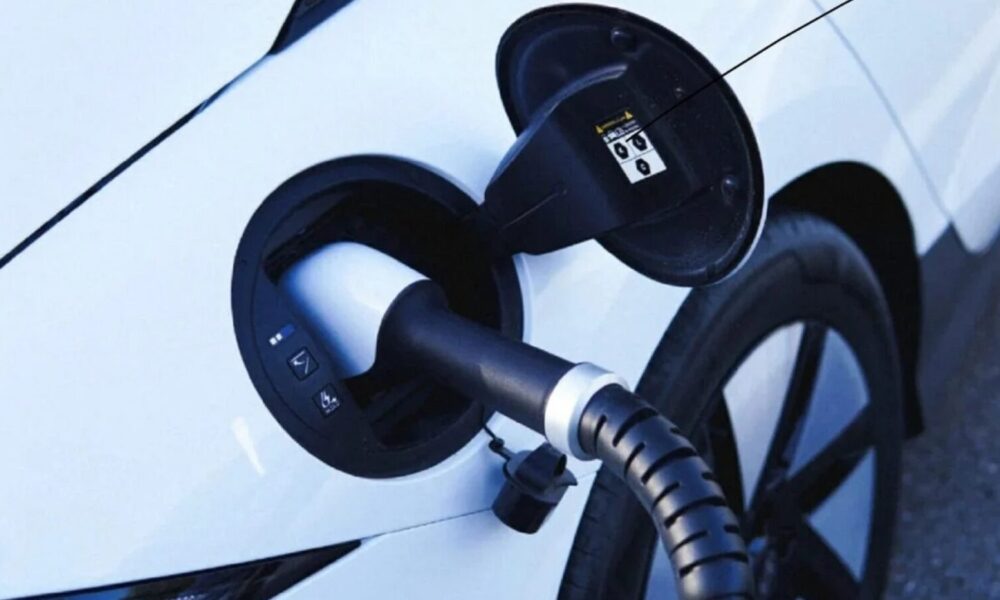 Les Français préfèrent l'achat de voitures thermiques pour une raison surprenante