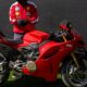 Lewis Hamilton arrive au GP du Canada sur une Ducati Panigale V4 S