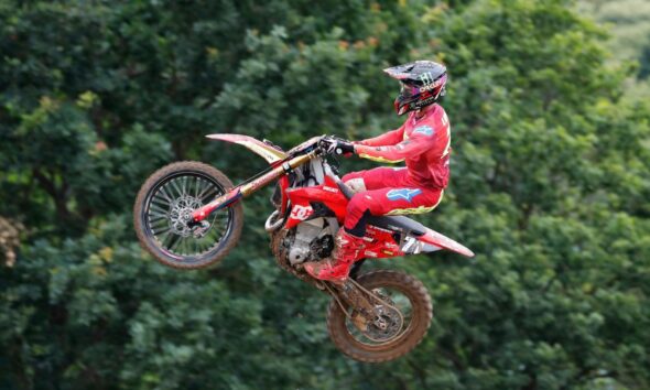 Lupino surmonte un crash pour une belle arrivée en France