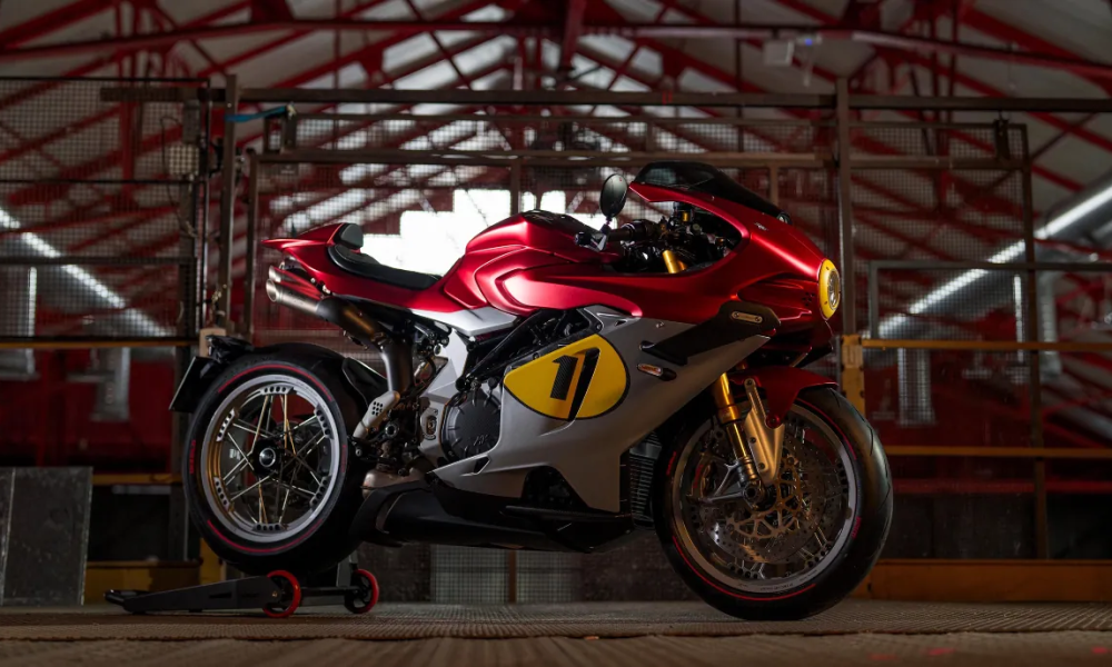 MV Agusta Superveloce 1000 Ago: Renaissance d'Art, Vitesse et Héritage MV Agusta Superveloce 1000 Ago: Renaissance d'Art, Vitesse et Héritage
