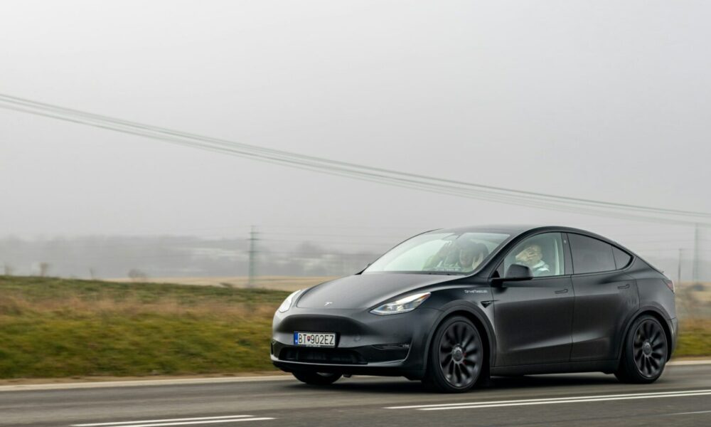 Tesla Model Y : un test alarmant ravive les inquiétudes sur les voitures autonomes
