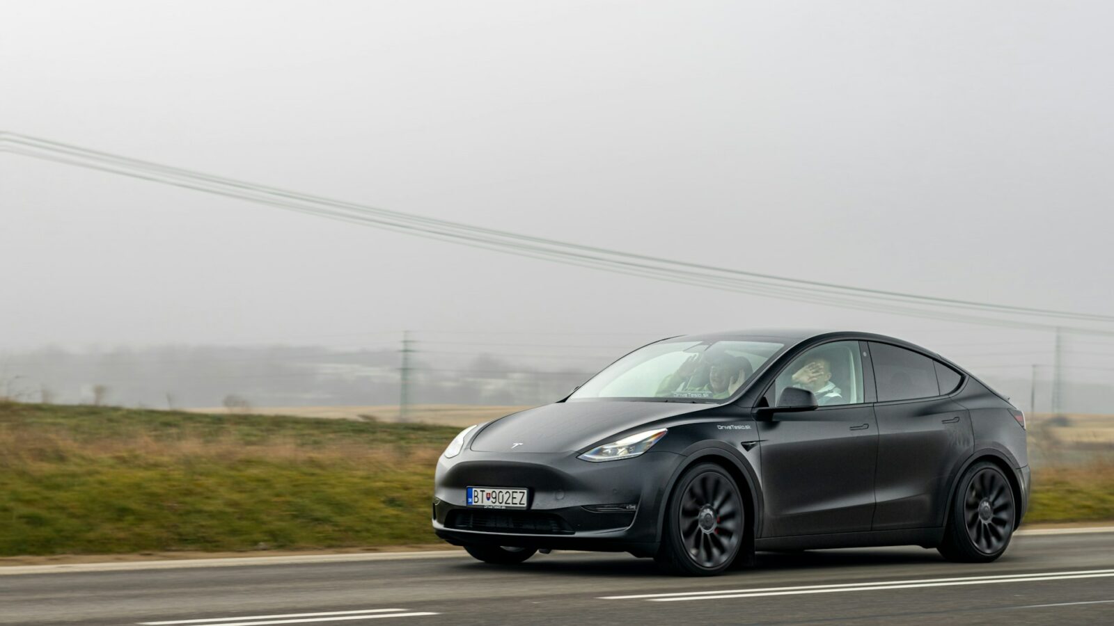 Tesla Model Y : un test alarmant ravive les inquiétudes sur les voitures autonomes Tesla Model Y : un test alarmant ravive les inquiétudes sur les voitures autonomes
