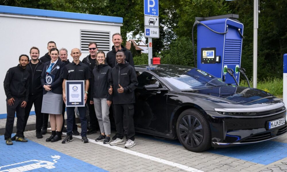 Réécris le titre suivant en ne dépassant pas les 80 caractères mais qui ne peut pas faire moins de 50 caractères. Utilises les mots clés les plus important en premier. titre à réécrire  :
Un record du monde : cette voiture électrique a roulé sur 1 205 km en une seule recharge (et ce n’est pas une Tesla)
ne repond que le titre