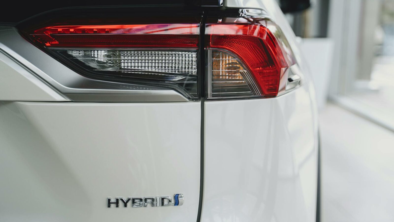 Rouler en hybride en 2025 : l'arnaque climatique presque confirmée Réécris le titre suivant en ne dépassant pas les 80 caractères mais qui ne peut pas faire moins de 50 caractères. Utilises les mots clés les plus important en premier. titre à réécrire :
Pourquoi rouler en hybride est (presque) une arnaque climatique en 2025
ne repond que le titre