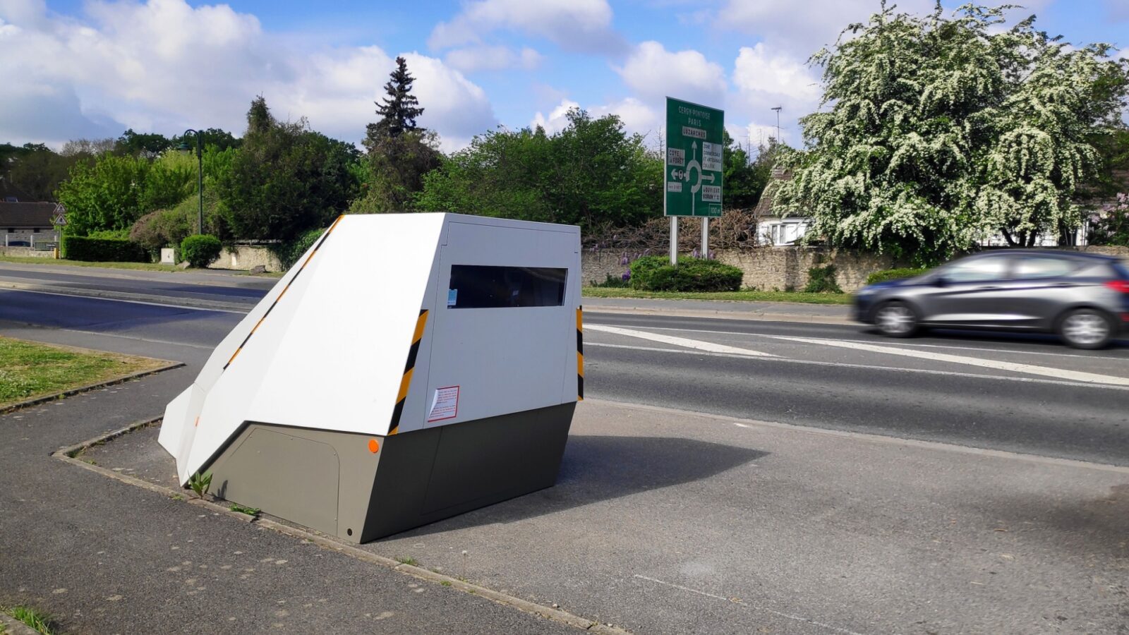 Explosion d'un radar par des citoyens mécontents de son installation Réécris le titre suivant en ne dépassant pas les 80 caractères mais qui ne peut pas faire moins de 50 caractères. Utilises les mots clés les plus important en premier. titre à réécrire :
Mécontents de l’installation d’un radar, ils le font exploser
ne repond que le titre
