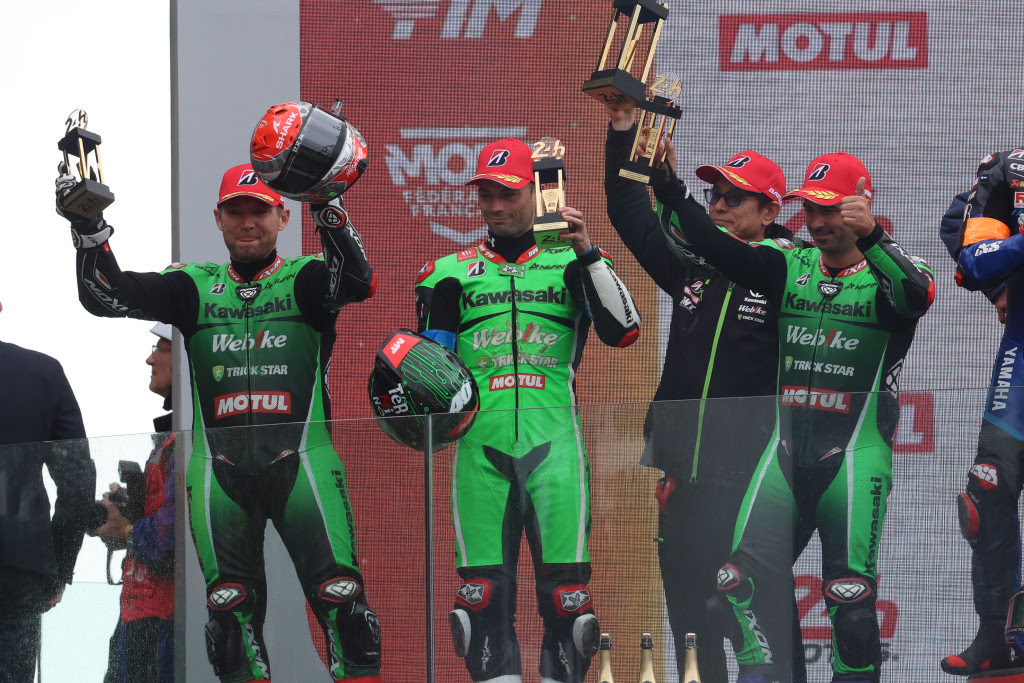 Moto Kawasaki ZX-10R sur piste