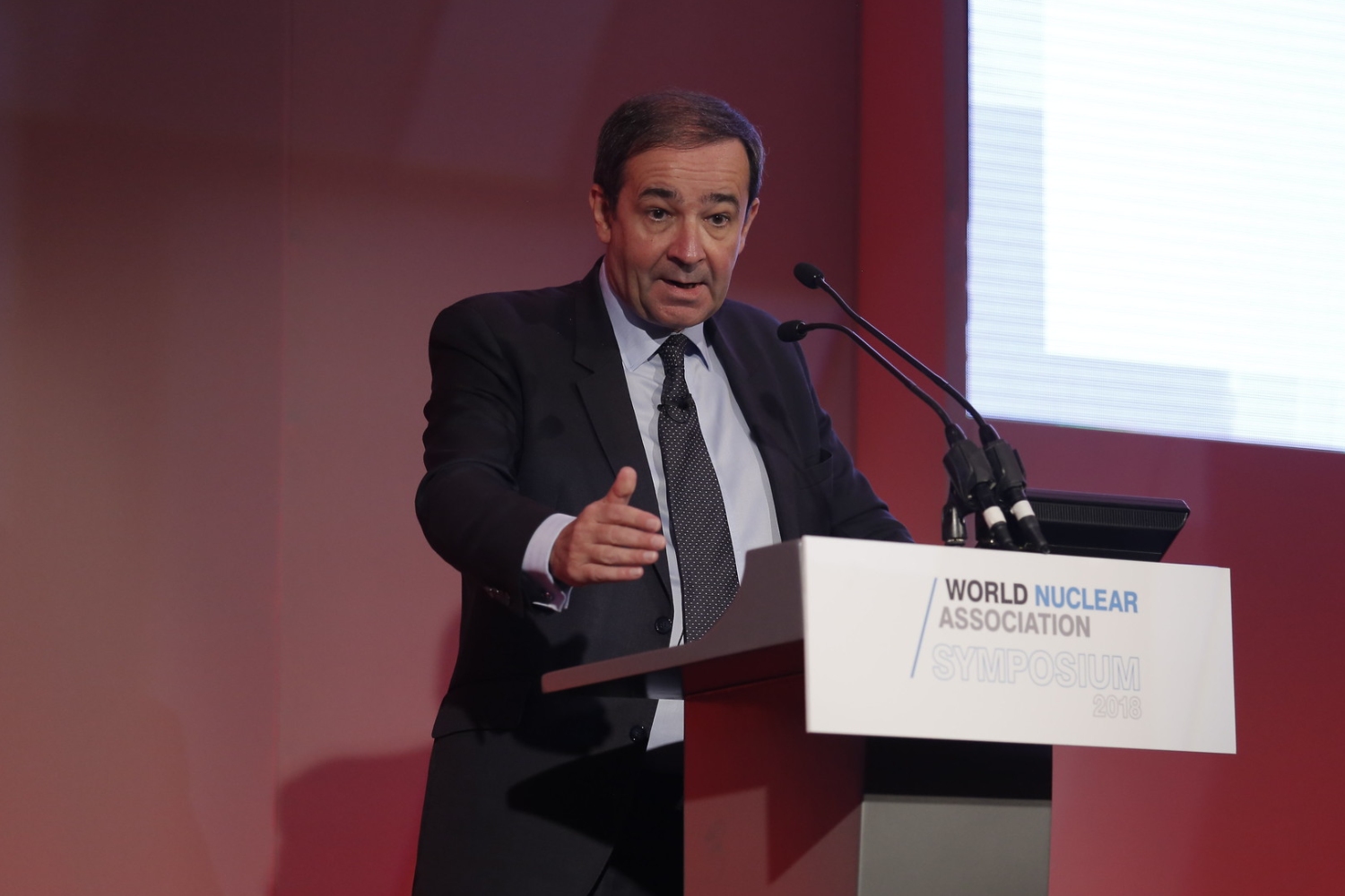 Bernard Fontana, nouveau PDG d'EDF : 3 informations essentielles à connaître Bernard Fontana, nouveau PDG d'EDF : 3 informations essentielles à connaître