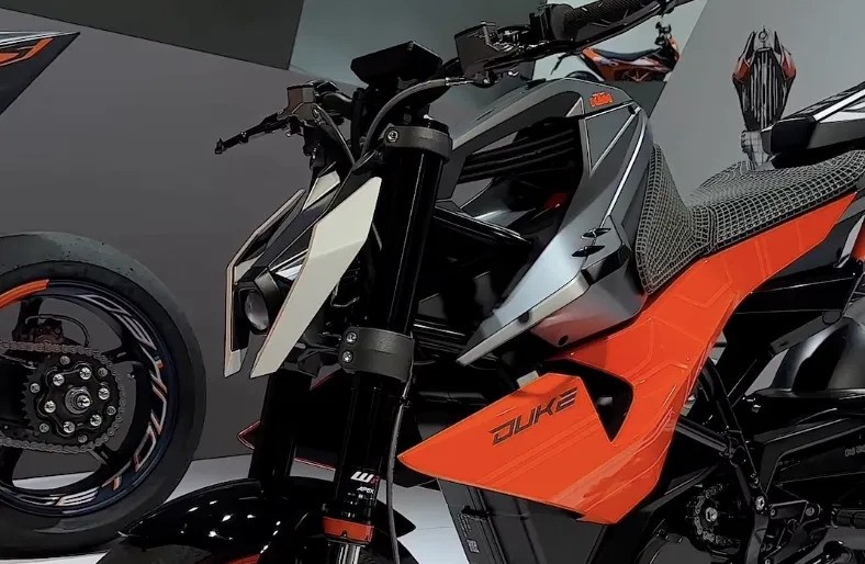E-Duke KTM: Premier Prototype de Moto Électrique Naked Dévoilé au Motohall E-Duke KTM: Premier Prototype de Moto Électrique Naked Dévoilé au Motohall