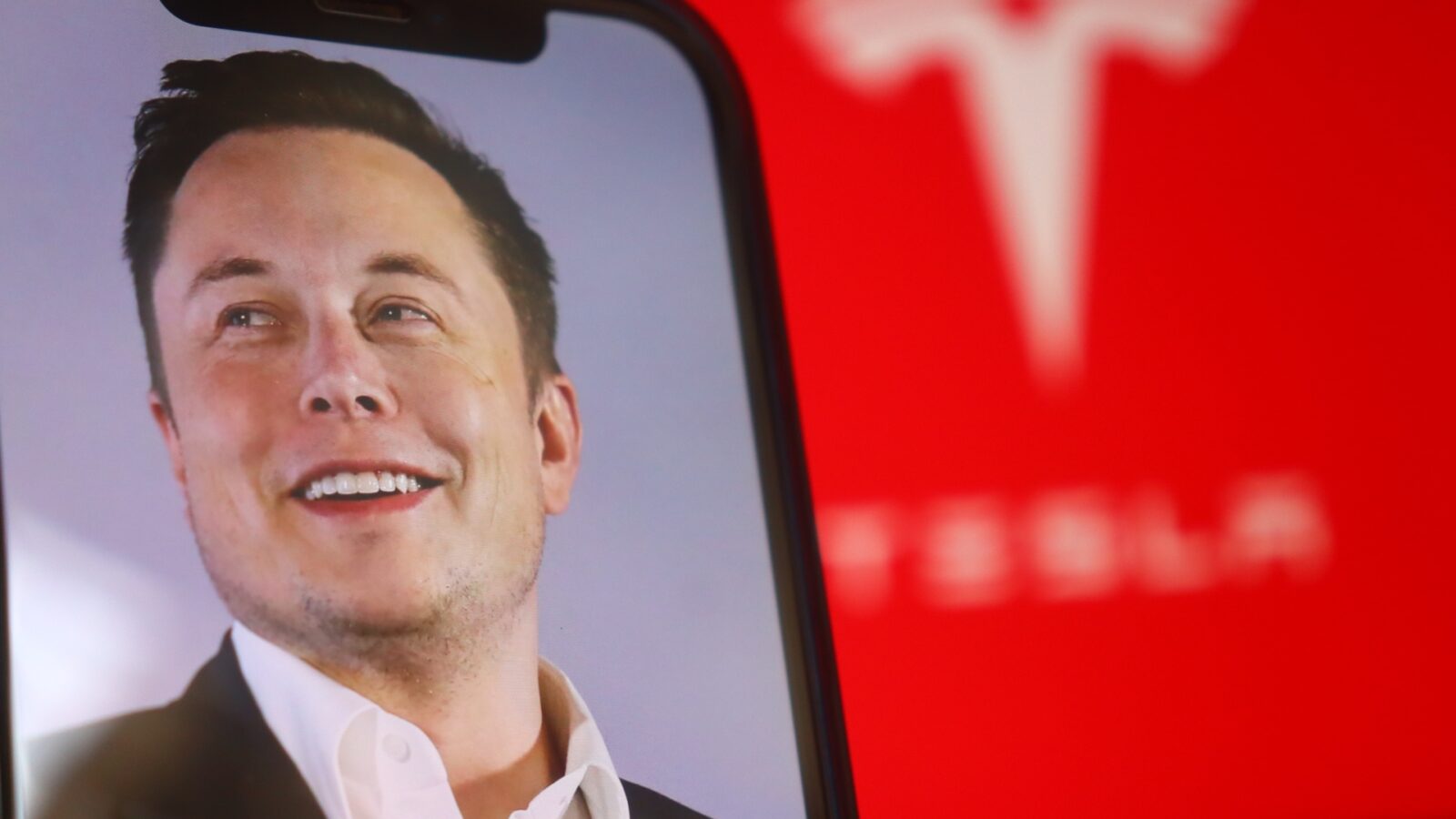 Elon Musk annonce une "démo épique" pour Tesla : le Roadster en vue ? Elon Musk annonce une "démo épique" pour Tesla : le Roadster en vue ?