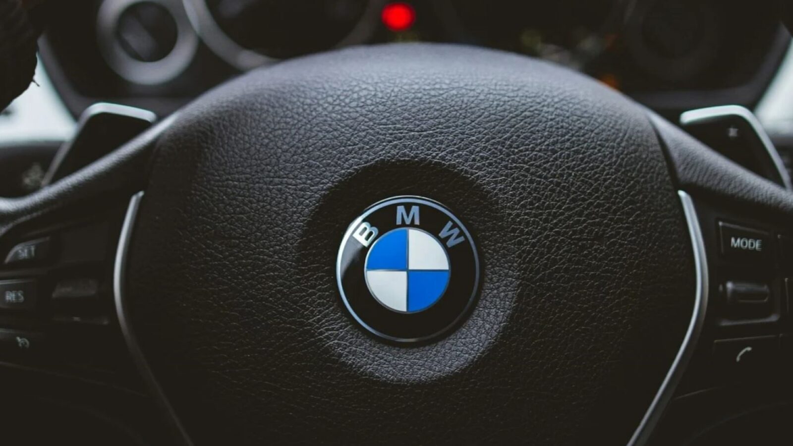 Patron BMW alerte: UE et voiture électrique face à "un désastre" imminent