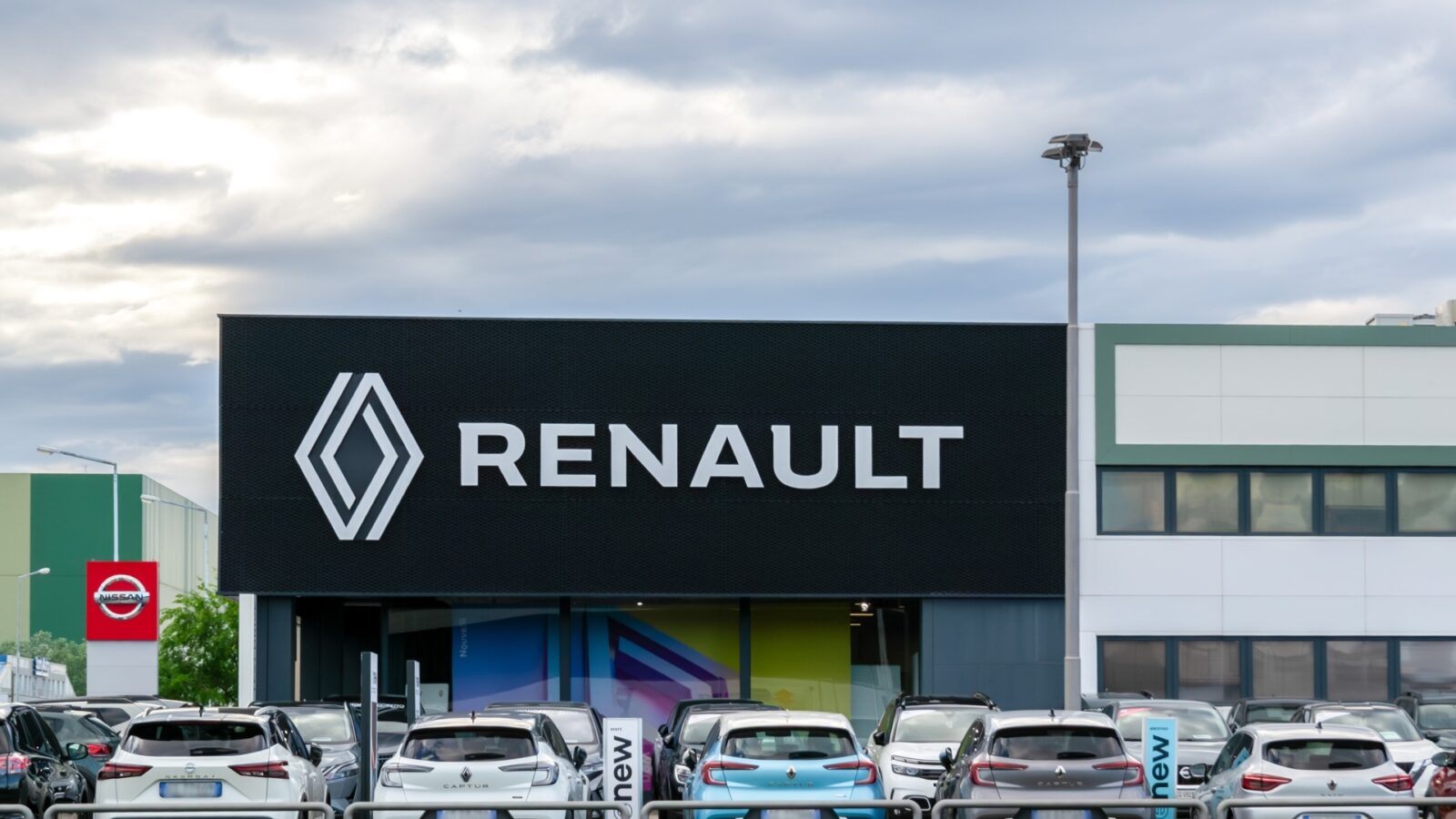 Renault en chute libre : un chiffre alarmant ébranle le groupe automobile Renault en chute libre : un chiffre alarmant ébranle le groupe automobile