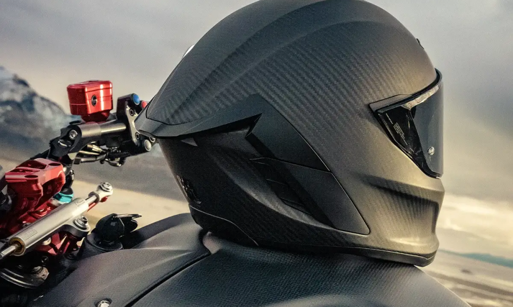 Ruroc Élève le Standard avec le Casque Eox en Carbone Ruroc Élève le Standard avec le Casque Eox en Carbone