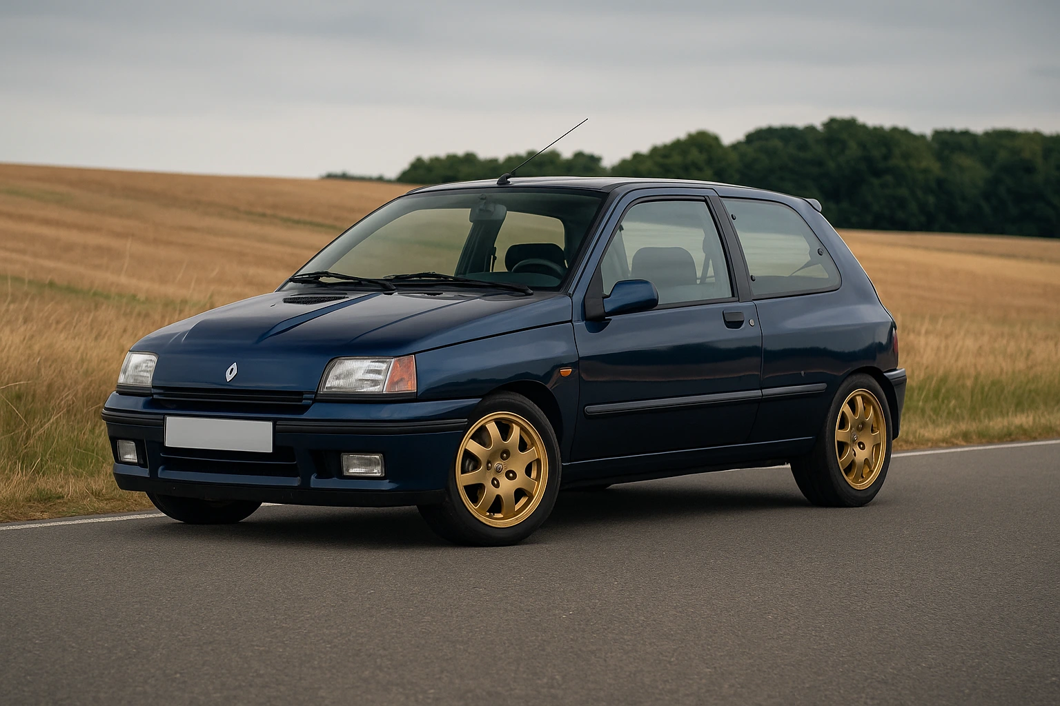 Clio Williams : la sportive culte des années 90 Une Renault Clio Williams avec ses légendaires jantes dorées