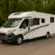 Camping-car d'occasion à vendre suite à décès ou divorce, stationné sur une route paisible