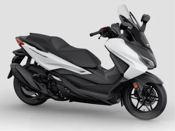 Honda Forza 350 2025 à l’essai : notre avis complet Honda Forza 350 Matte Pearl Cool White