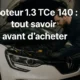 un garagiste qui contrôle un moteur 1.3 TCe 140 sur une Renault Megane blanche