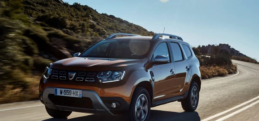 Dacia Duster 1.3 TCe 140 sur une route ensoleillé en Espagne 