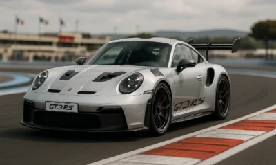 Porsche 911 GT3 RS 2024 sur circuit avec aileron actif et aérodynamisme radical