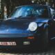 Réécris le titre suivant en ne dépassant pas les 80 caractères mais qui ne peut pas faire moins de 50 caractères. Utilises les mots clés les plus important en premier. titre à réécrire  :
Elle dépose sa Porsche en réparation, 11 ans plus tard elle la récupère avec un trésor à 137 000 euros
ne repond que le titre