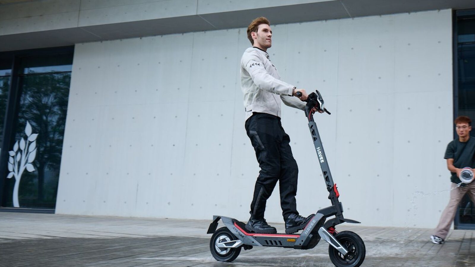 IFA 2025: Navee dévoile trottinettes électriques, vélos et caddie golf motorisé